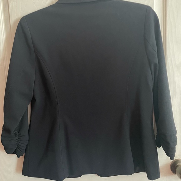 Valerie Steven’s Women's Elegant Black Suit Jacket - Picture 2 of 10